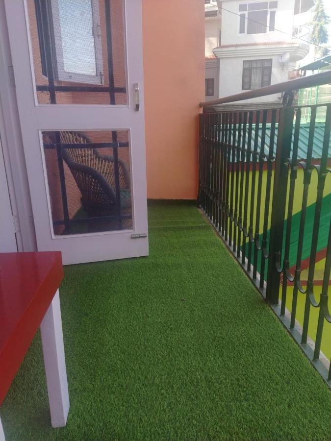 Deluxe Homestay Apartments With Kitchen In شيملا المظهر الخارجي الصورة
