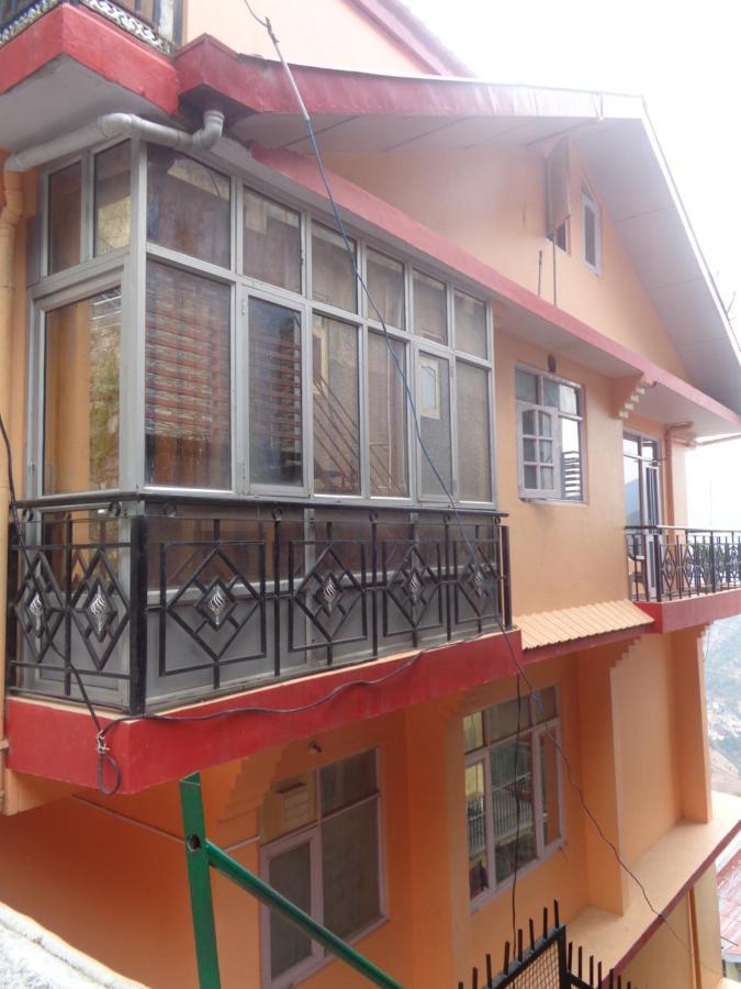 Deluxe Homestay Apartments With Kitchen In شيملا المظهر الخارجي الصورة